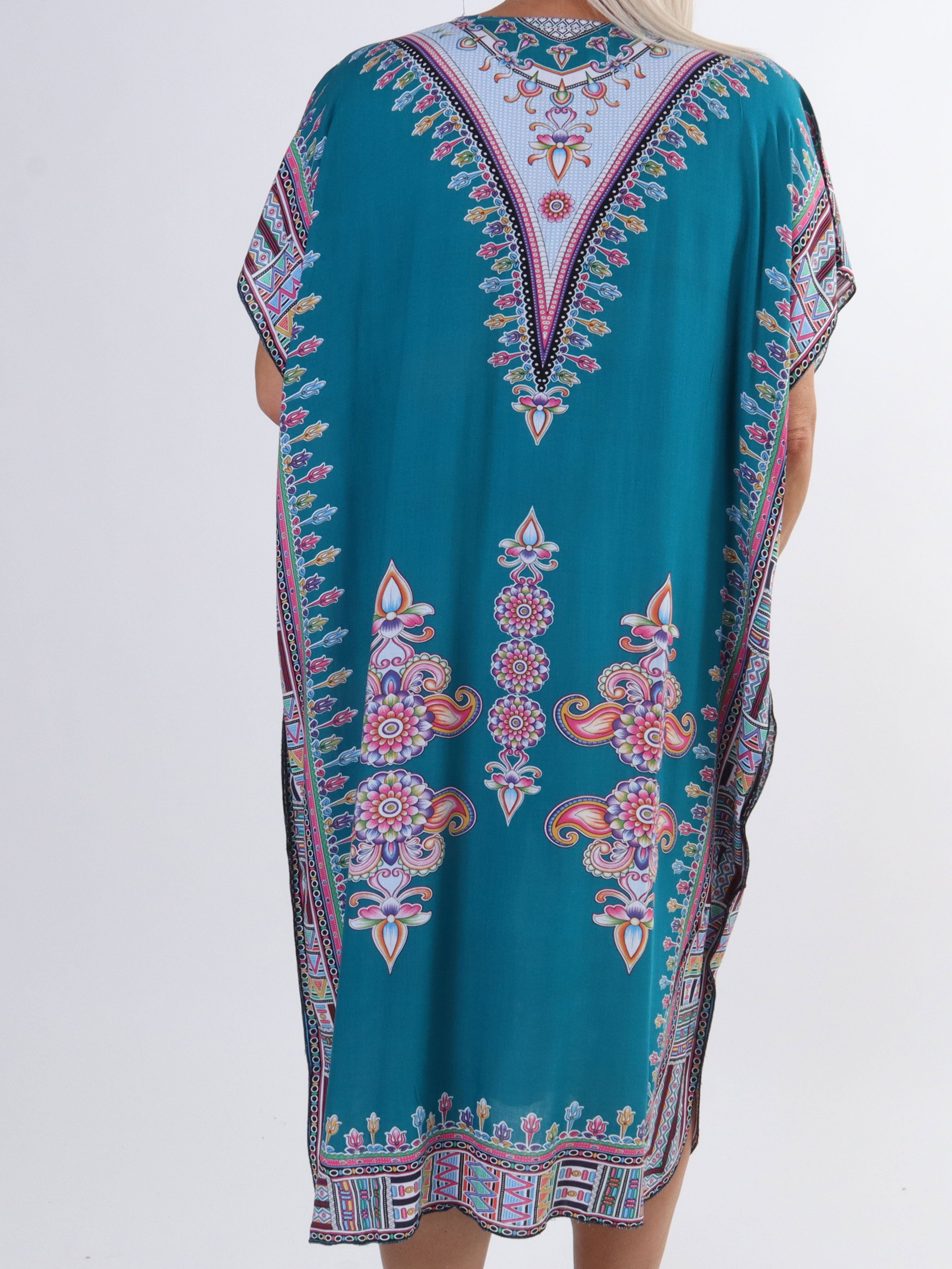 Mille - Let og luftig plus size tunika i farvet mønster